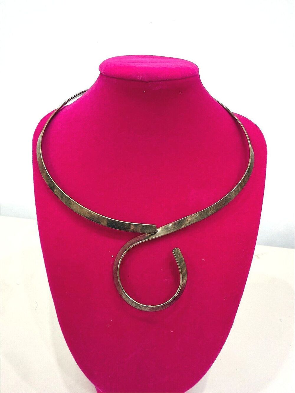 Vintage Brass Choker Necklace with Artistic Swirl Design